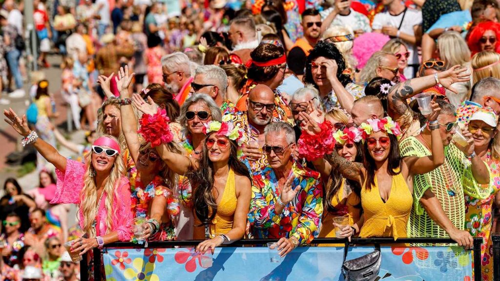  Foto zu Termin und Ort: Wann findet der Schlagermove in Hamburg statt? - Hamburg 